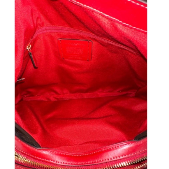 Coach Hallie In Signature Canvas Shoulder Bag! - Picture 4 of 6